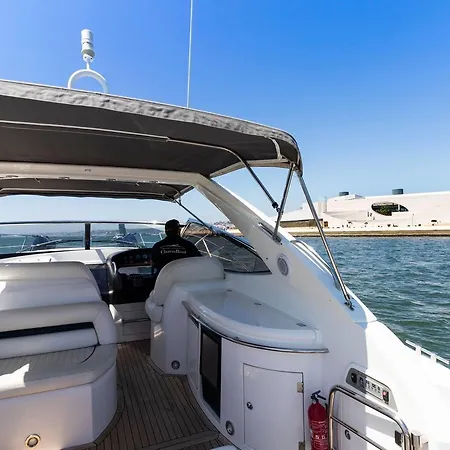 Charm Boat Bådhotel Cascais
