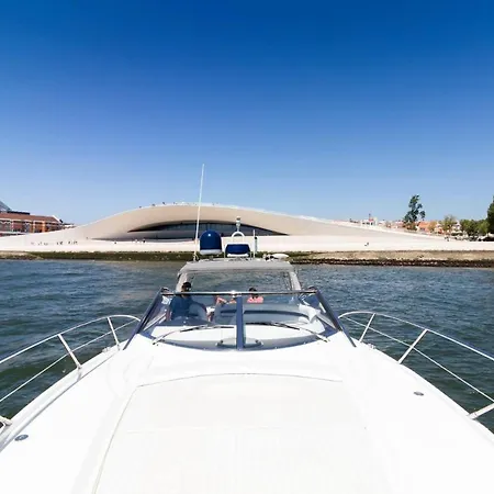 Charm Boat Bådhotel *